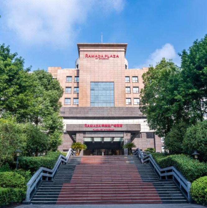 Отель Ramada Plaza By Wyndham Chongqing West Экстерьер фото