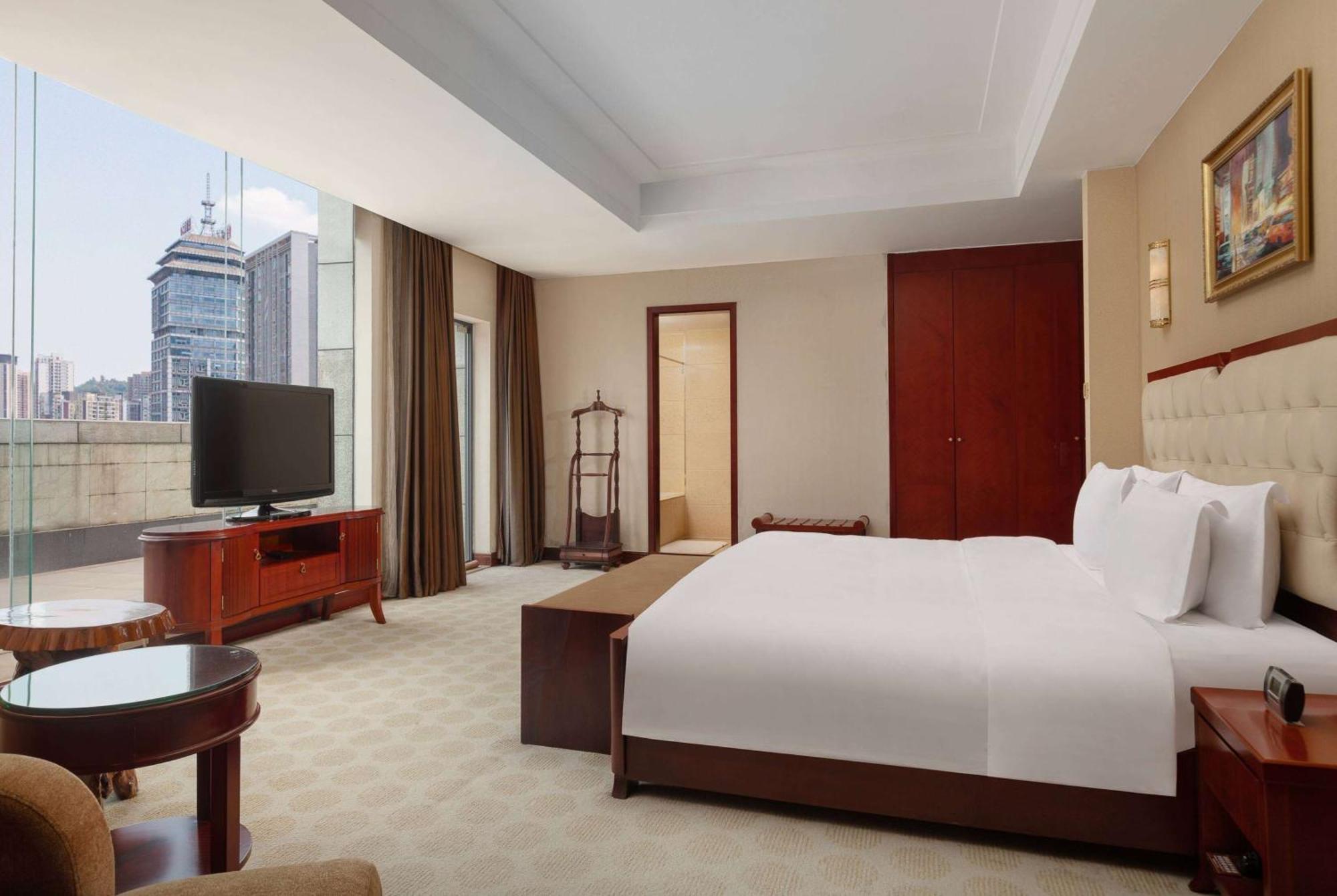 Отель Ramada Plaza By Wyndham Chongqing West Экстерьер фото