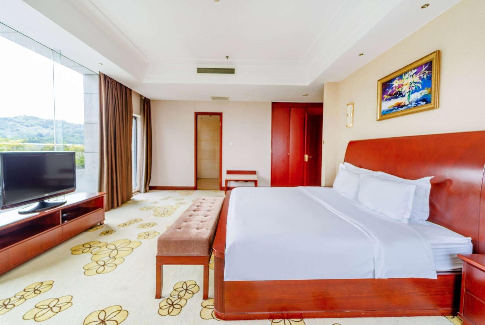 Отель Ramada Plaza By Wyndham Chongqing West Экстерьер фото