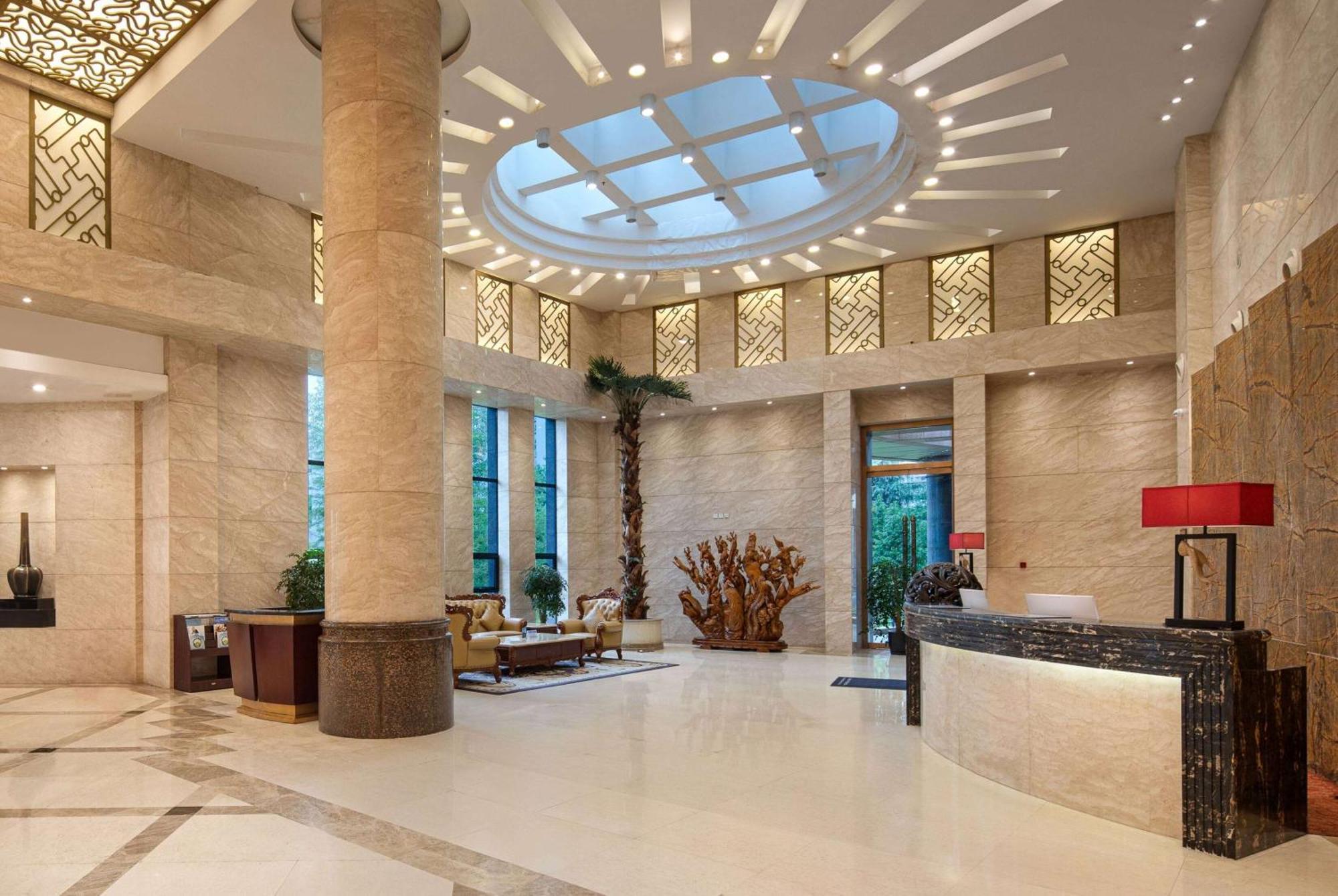 Отель Ramada Plaza By Wyndham Chongqing West Экстерьер фото