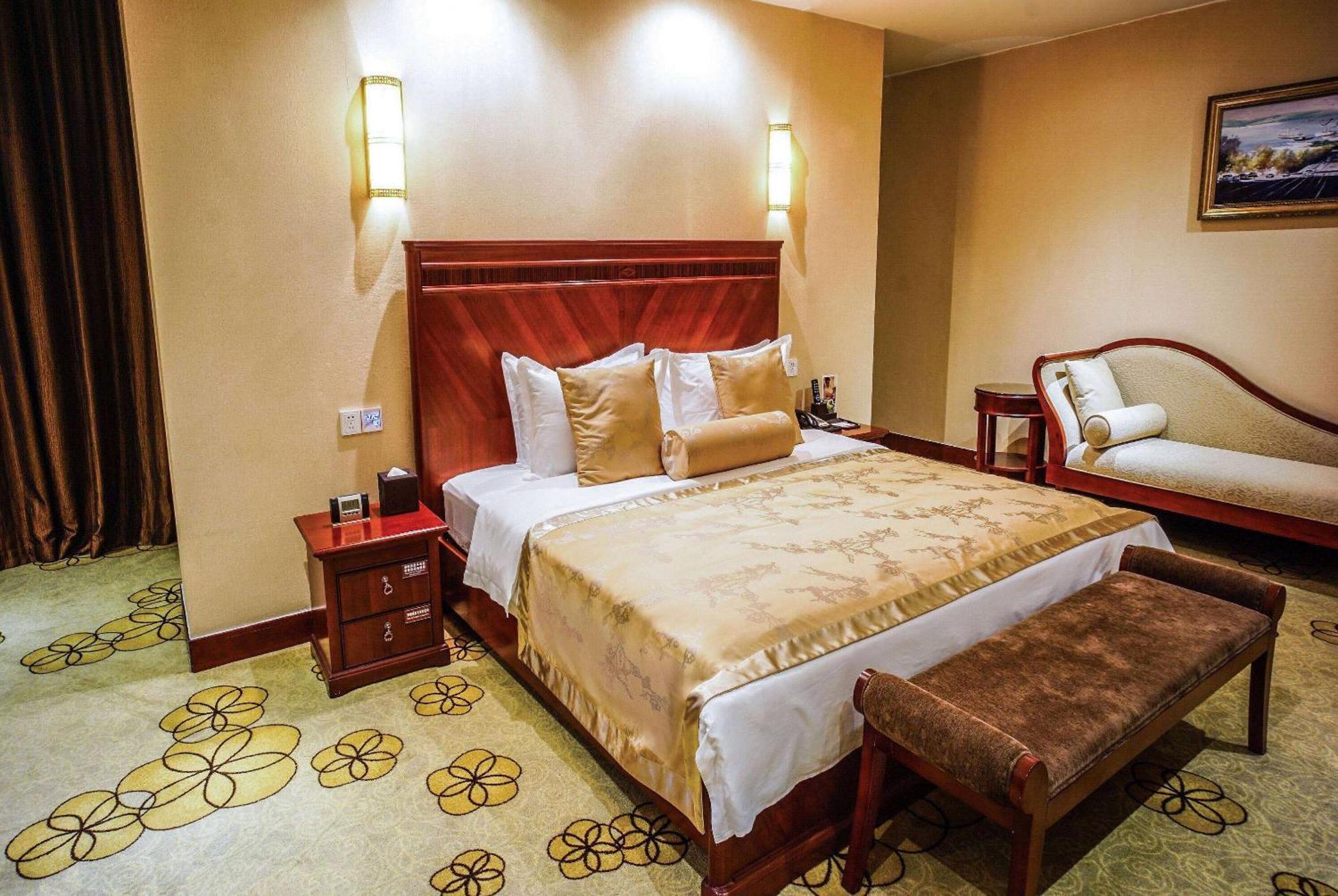 Отель Ramada Plaza By Wyndham Chongqing West Экстерьер фото